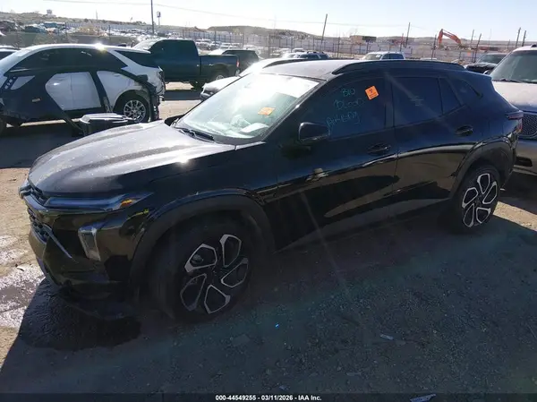 KL77LJEP9SC079975 2025 CHEVROLET TRAX - Image 2