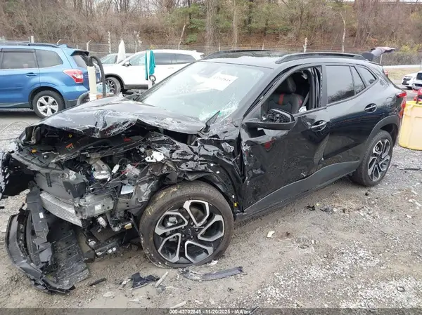 KL77LJEP9SC082505 2025 CHEVROLET TRAX - Image 2