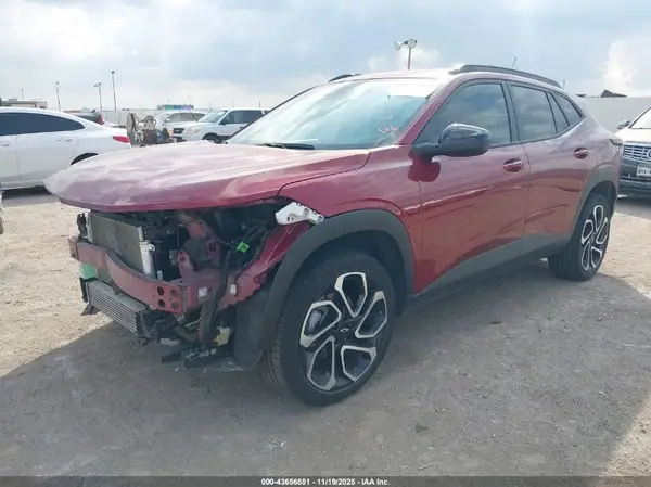 KL77LJEP9SC086280 2025 CHEVROLET TRAX - Image 2