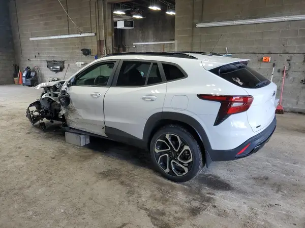 KL77LJEP9SC086795 2025 CHEVROLET TRAX - Image 2