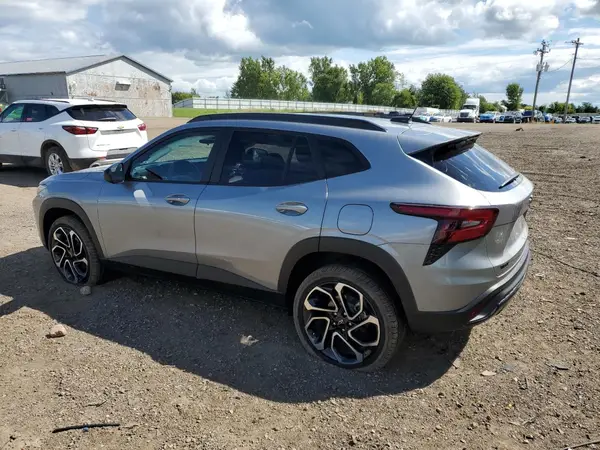 KL77LJEP9SC125658 2025 CHEVROLET TRAX - Image 2