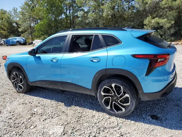 KL77LJEP9SC214470 2025 CHEVROLET TRAX - Image 2