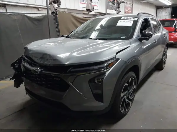 KL77LJEP9SC217739 2025 CHEVROLET TRAX - Image 2