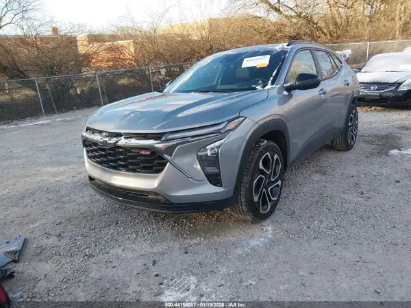 KL77LJEP9SC301883 2025 CHEVROLET TRAX - Image 2
