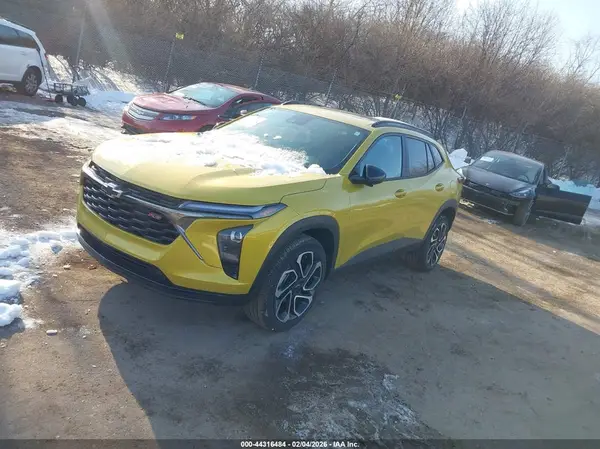 KL77LJEP9SC304797 2025 CHEVROLET TRAX - Image 2