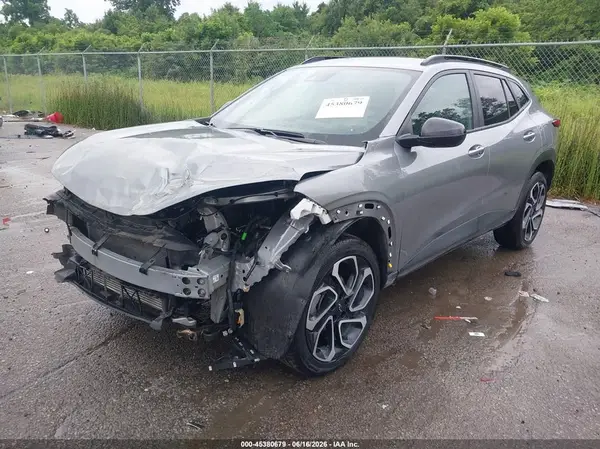 KL77LJEP9SC331174 2025 CHEVROLET TRAX - Image 2