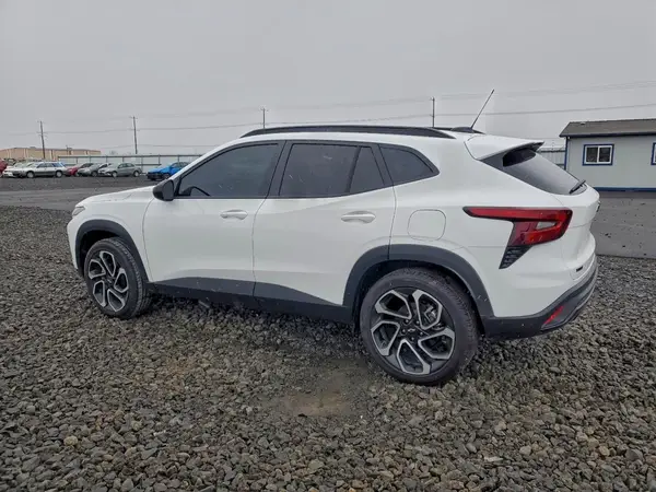 KL77LJEP9SC339775 2025 CHEVROLET TRAX - Image 2