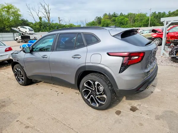 KL77LJEPXSC010082 2025 CHEVROLET TRAX - Image 2