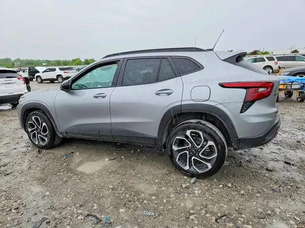 KL77LJEPXSC010440 2025 CHEVROLET TRAX - Image 2