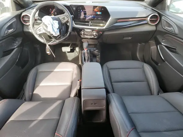 KL77LJEPXSC043602 2025 CHEVROLET TRAX - Image 8