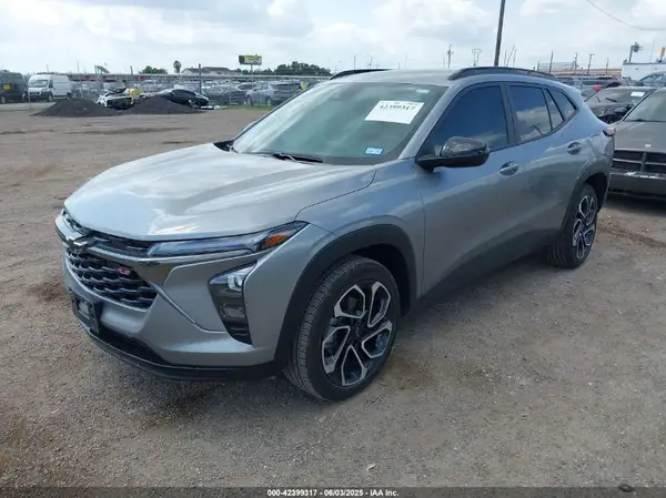 KL77LJEPXSC047441 2025 CHEVROLET TRAX - Image 2