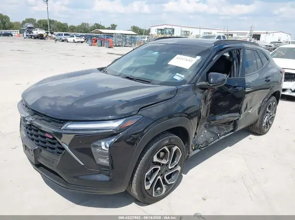 KL77LJEPXSC078740 2025 CHEVROLET TRAX - Image 2