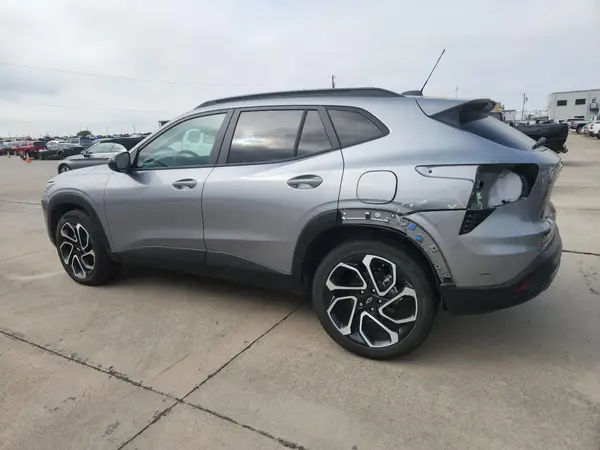 KL77LJEPXSC080794 2025 CHEVROLET TRAX - Image 2