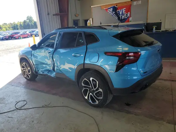 KL77LJEPXSC083744 2025 CHEVROLET TRAX - Image 2