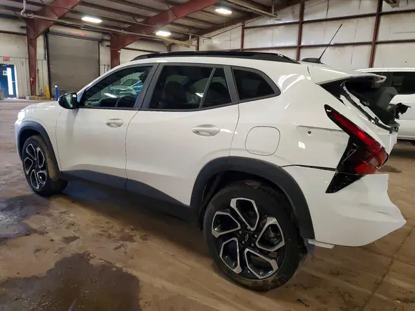 KL77LJEPXSC103488 2025 CHEVROLET TRAX - Image 2