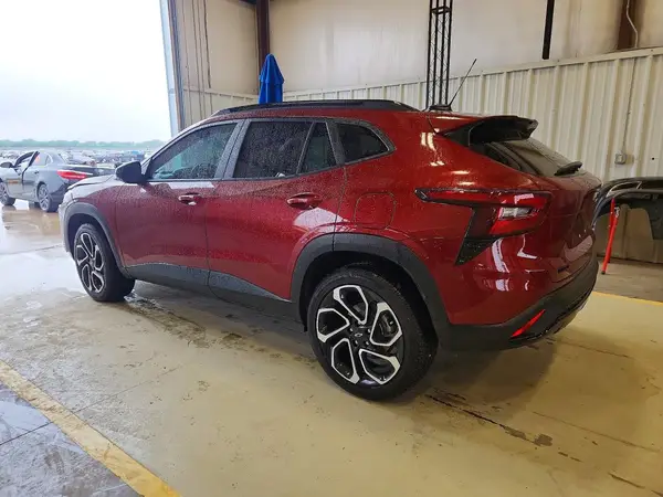 KL77LJEPXSC169930 2025 CHEVROLET TRAX - Image 2