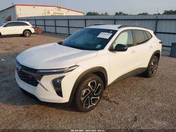 KL77LJEPXSC217636 2025 CHEVROLET TRAX - Image 2