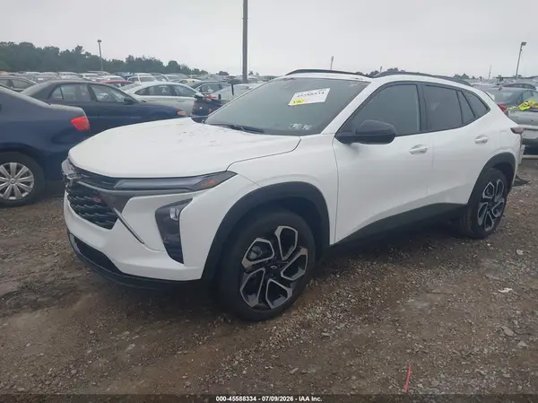 KL77LJEPXSC329496 2025 CHEVROLET TRAX - Image 2