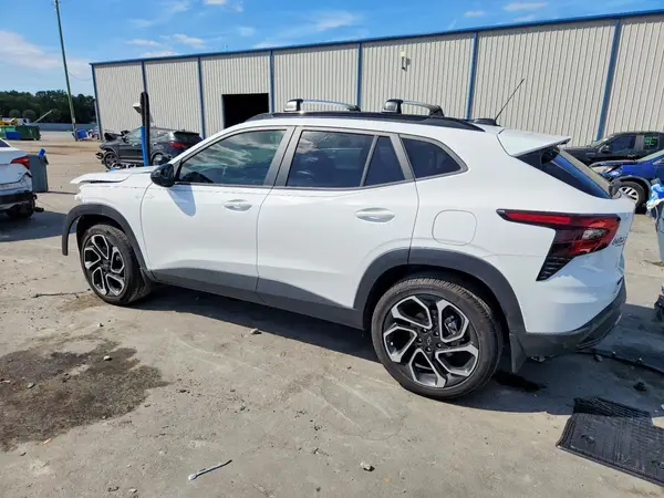 KL77LJEPXSC330437 2025 CHEVROLET TRAX - Image 2