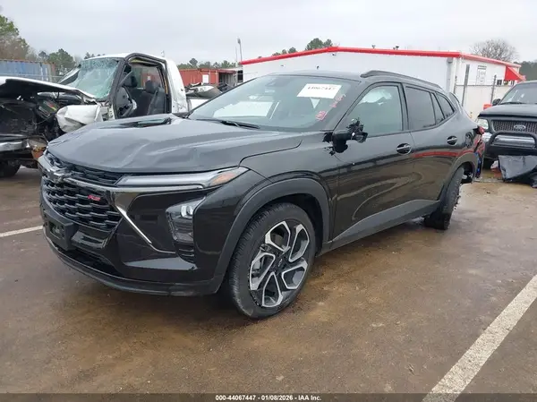 KL77LJEPXSC344449 2025 CHEVROLET TRAX - Image 2
