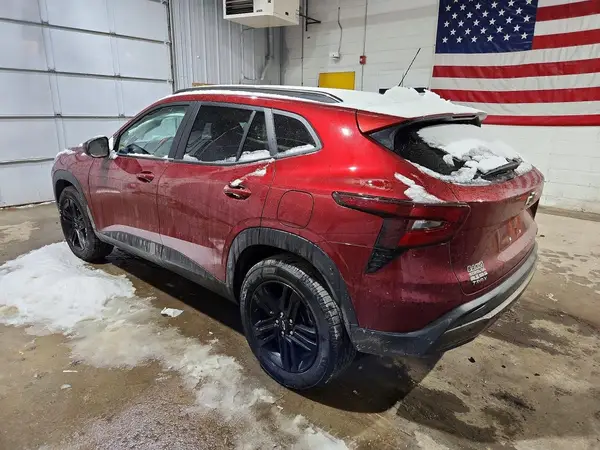 KL77LKE20RC053253 2024 CHEVROLET TRAX - Image 2