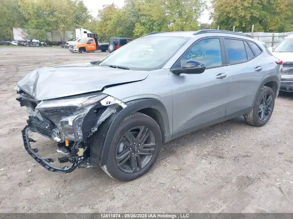 KL77LKE20SC161765 2025 CHEVROLET TRAX - Image 2