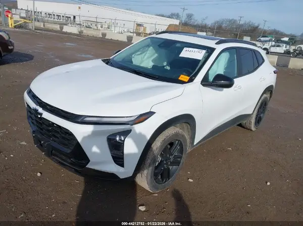 KL77LKE21RC001551 2024 CHEVROLET TRAX - Image 2