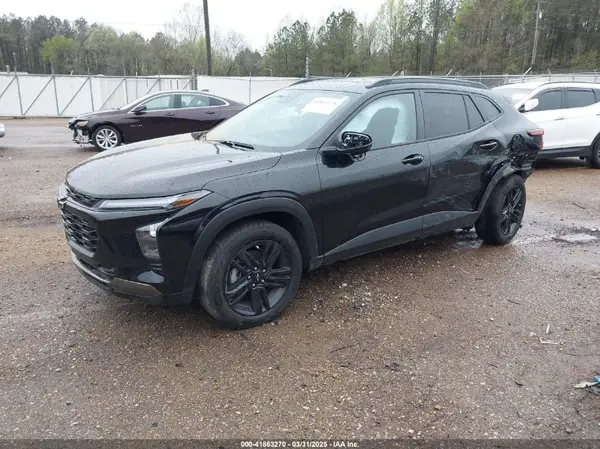 KL77LKE21RC107742 2024 CHEVROLET TRAX - Image 2
