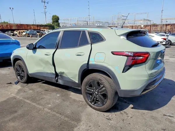 KL77LKE21RC160134 2024 CHEVROLET TRAX - Image 2