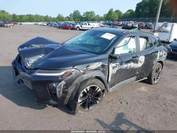 KL77LKE21RC207873 2024 CHEVROLET TRAX - Image 2