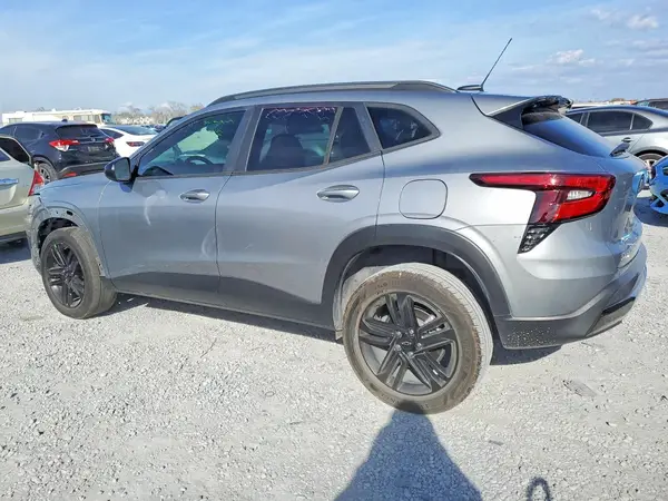 KL77LKE21RC210997 2024 CHEVROLET TRAX - Image 2