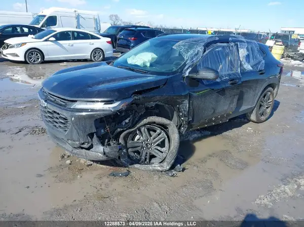KL77LKE21SC179160 2025 CHEVROLET TRAX - Image 2
