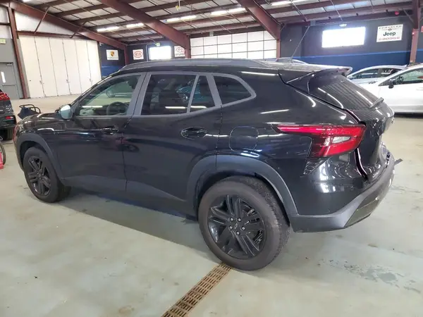 KL77LKE22RC002370 2024 CHEVROLET TRAX - Image 2
