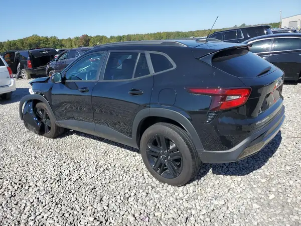 KL77LKE22RC002384 2024 CHEVROLET TRAX - Image 2
