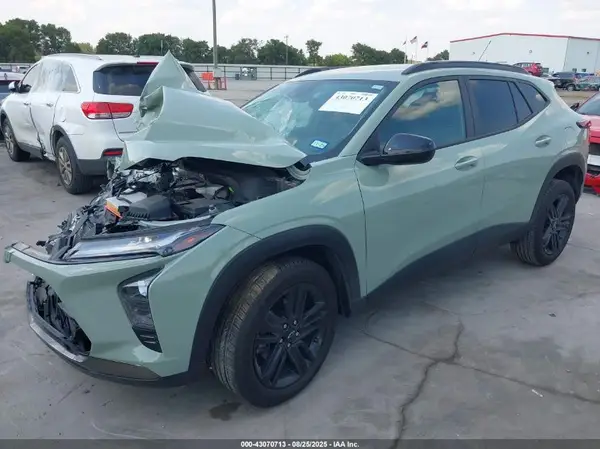 KL77LKE22RC138045 2024 CHEVROLET TRAX - Image 2