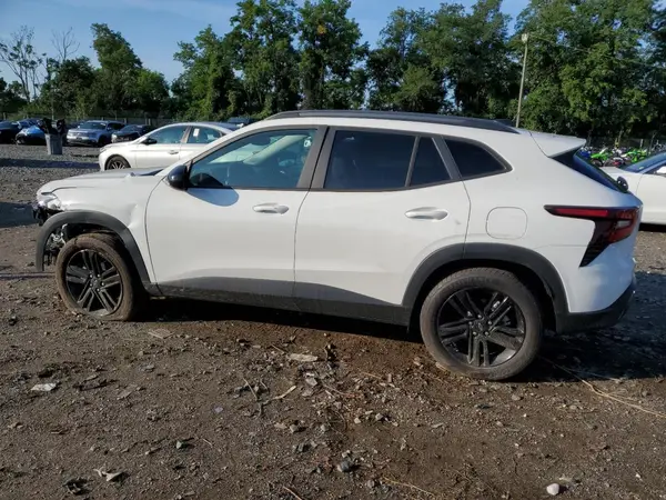 KL77LKE22RC204531 2024 CHEVROLET TRAX - Image 2