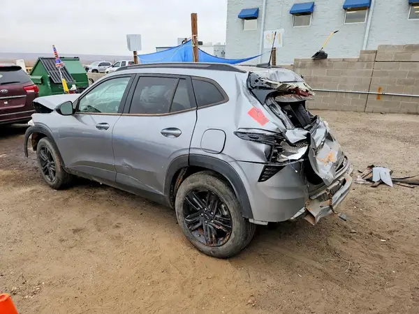 KL77LKE22RC229123 2024 CHEVROLET TRAX - Image 2