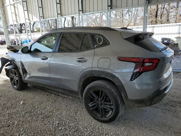 KL77LKE22RC230613 2024 CHEVROLET TRAX - Image 2