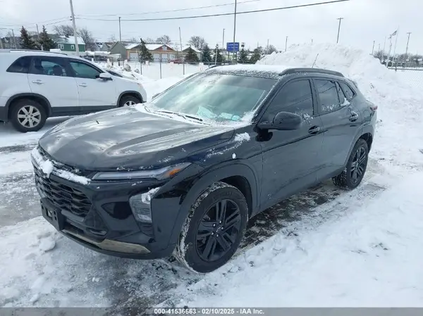 KL77LKE23RC224660 2024 CHEVROLET TRAX - Image 2