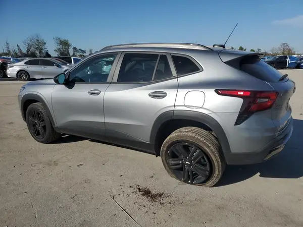 KL77LKE23RC230815 2024 CHEVROLET TRAX - Image 2