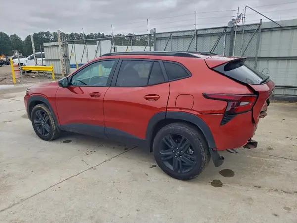 KL77LKE24RC109646 2024 CHEVROLET TRAX - Image 2