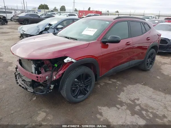 KL77LKE24RC163402 2024 CHEVROLET TRAX - Image 2