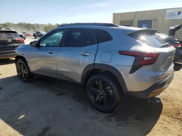 KL77LKE24RC246683 2024 CHEVROLET TRAX - Image 2
