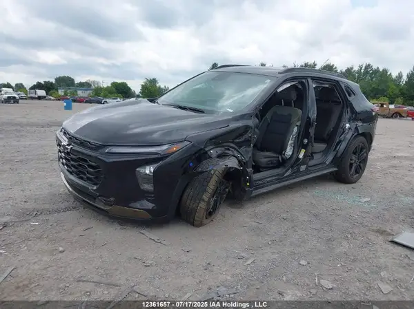 KL77LKE24SC045548 2025 CHEVROLET TRAX - Image 2