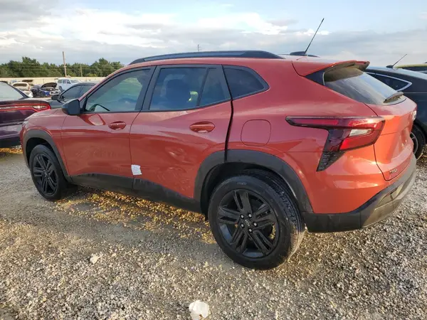 KL77LKE25RC131543 2024 CHEVROLET TRAX - Image 2