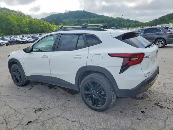 KL77LKE25RC206886 2024 CHEVROLET TRAX - Image 2
