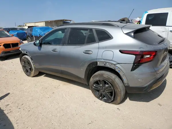 KL77LKE25RC221677 2024 CHEVROLET TRAX - Image 2