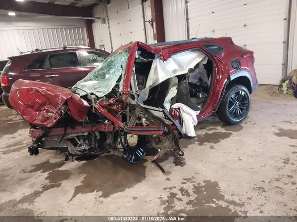KL77LKE26RC039874 2024 CHEVROLET TRAX - Image 2