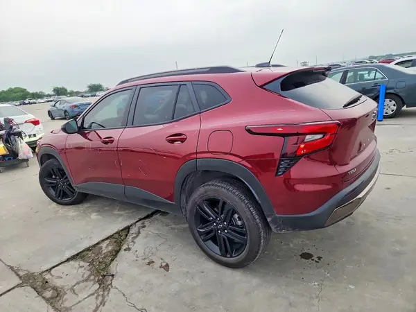 KL77LKE26RC140428 2024 CHEVROLET TRAX - Image 2