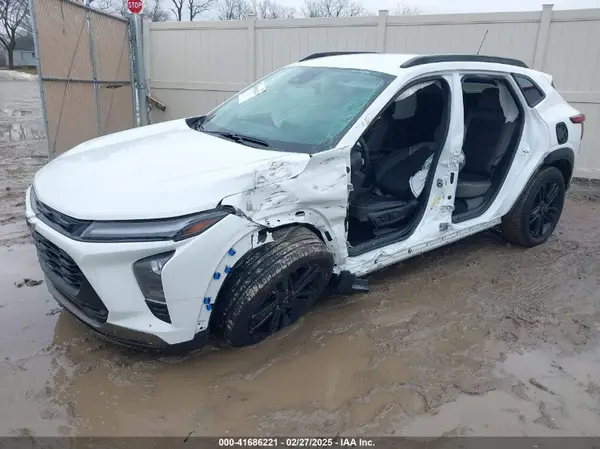 KL77LKE26RC177687 2024 CHEVROLET TRAX - Image 2